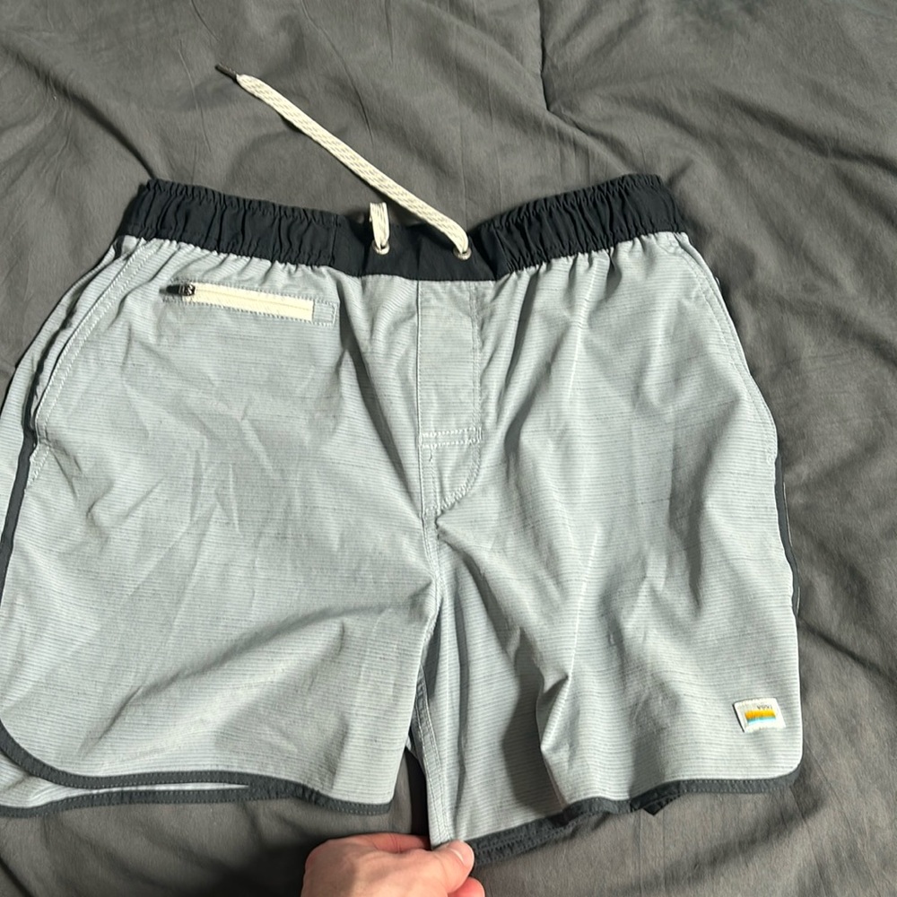 Mens vuori shorts 7’ inseam size medium